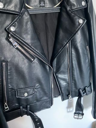 cazadora biker negra