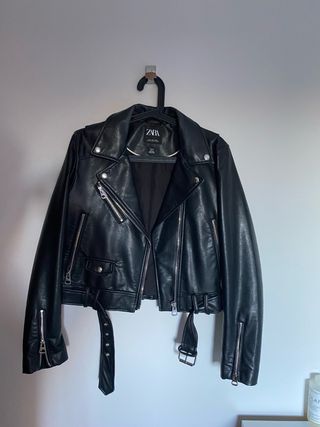 cazadora biker negra