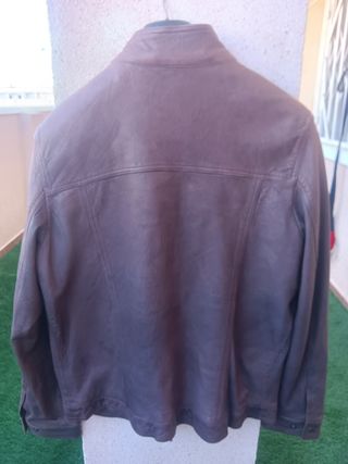 Cazadora de piel Massimo Dutti. talla L/40
