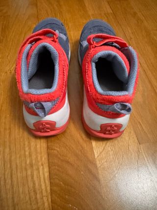 Tenis de trekking talla 32