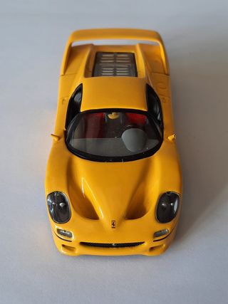 MINIATURA FERRARI F50 DE COLECCIÓN 1:43
