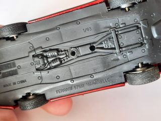 MINIATURA FERRARI 575M MARANELLO DE COLECCIÓn 1:43