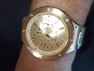 RELOJ GUESS DORADO,  NUEVO A ESTRENAR