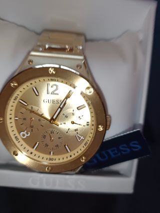 RELOJ GUESS DORADO,  NUEVO A ESTRENAR