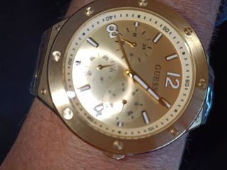 RELOJ GUESS DORADO,  NUEVO A ESTRENAR
