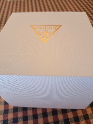 RELOJ GUESS DORADO,  NUEVO A ESTRENAR