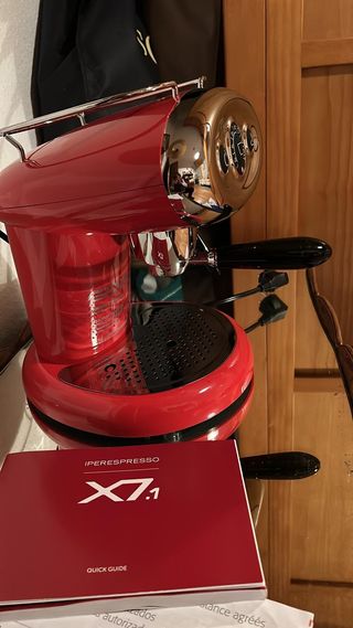 Cafetera ILLY Roja — NUEVA y con diseño top