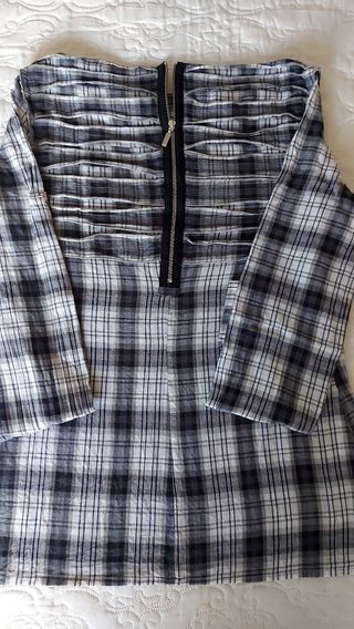 Blusa Adolfo Dominguez.