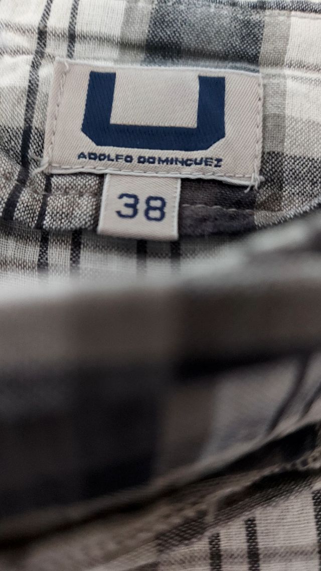 Blusa Adolfo Dominguez.
