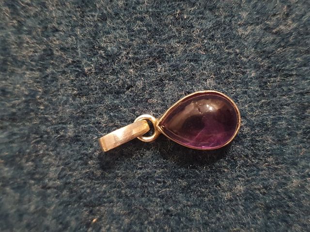 Colgante de plata con amatista.