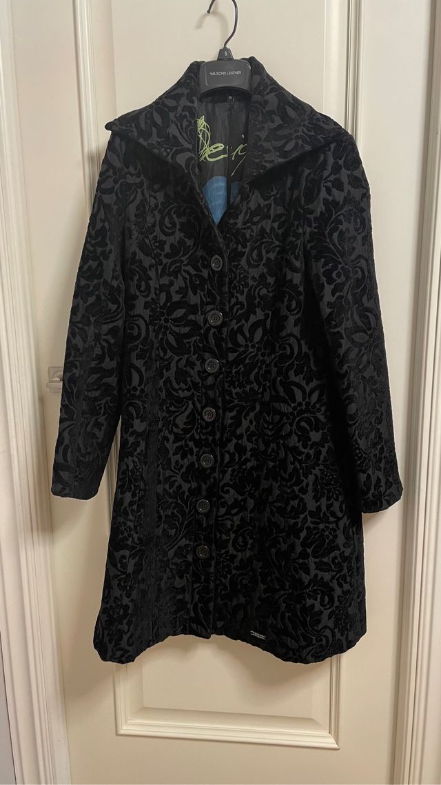 Abrigo negro Desigual