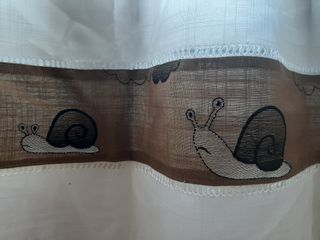 Visillo de tiras con cenefa y caracoles