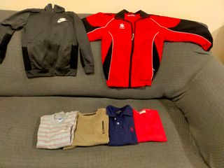 UN SACCO DI FELPE, MAGLIE, GIACCHE