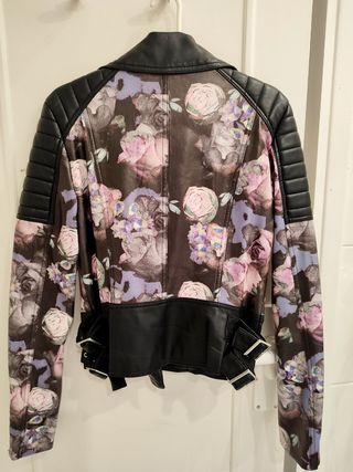 Espectacular cazadora chaqueta biker moto rosas ne