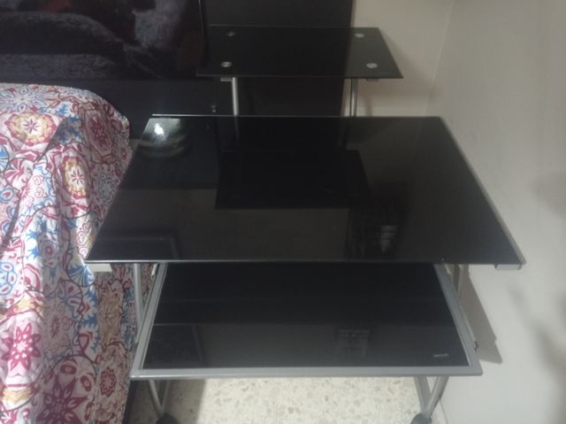 Escritorio negro de cristal templado