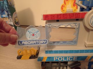 PinyPon trampas en la comisaria