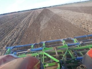 Busco trabajo de TRACTORISTA