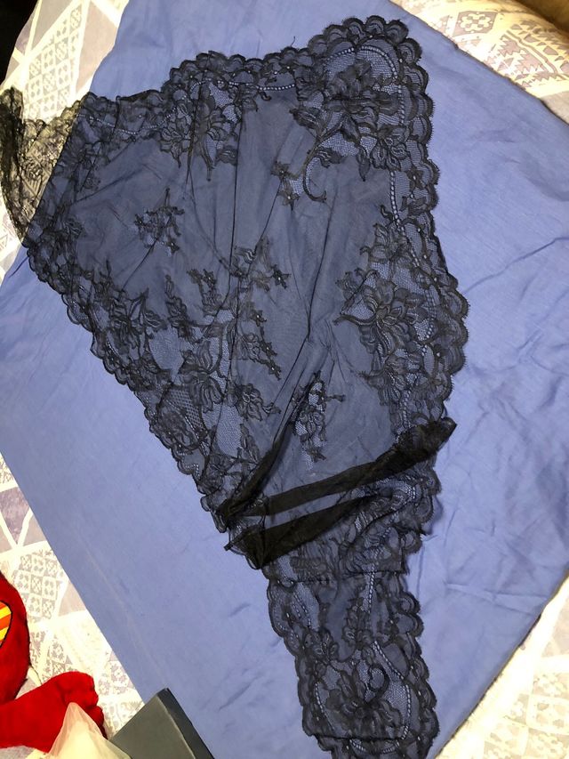 Mantilla negra adulta.