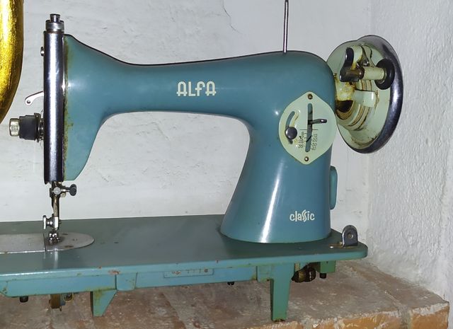 Maquina de coser ALFA