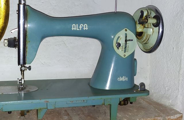 Maquina de coser ALFA