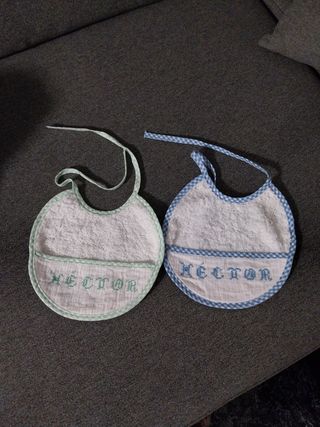 Dos baberos Héctor