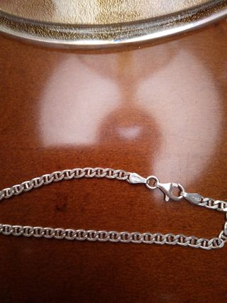 Collanina in argento con pietra verde