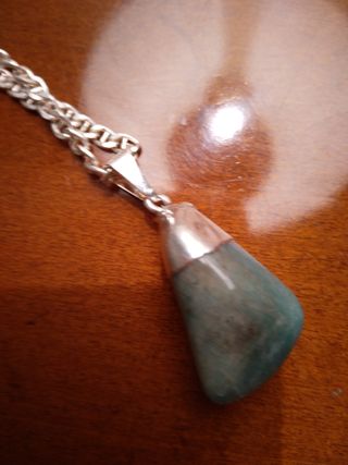 Collanina in argento con pietra verde