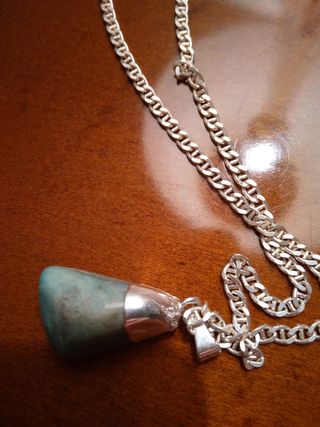 Collanina in argento con pietra verde