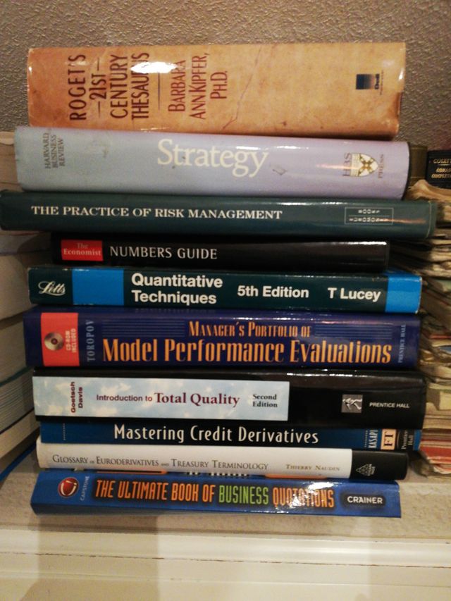 Lote de libros de economía y empresa