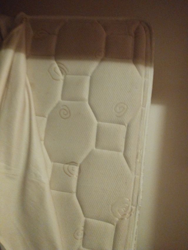 Materasso flessibile, a molle con gambe, materasso e protezione