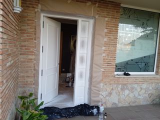 LACADOR PARA PUERTA DE ACCESO