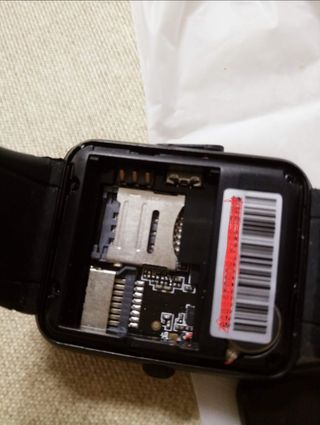 Teléfono móvil. Reloj con SIM.