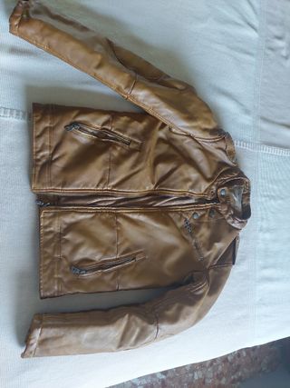 Chaqueta marron-camel tipo cuero 