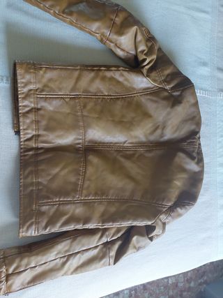 Chaqueta marron-camel tipo cuero 
