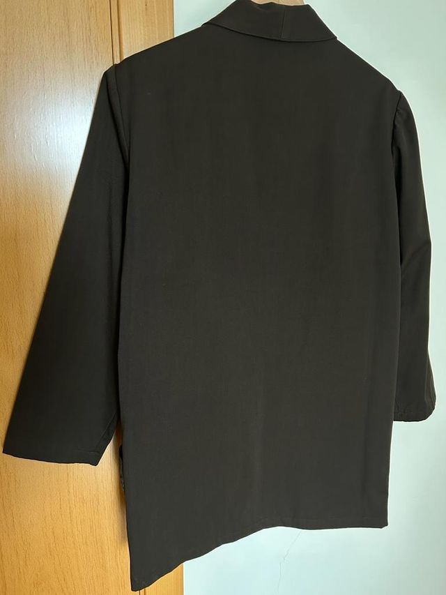 Chaqueta T.L larga y amplia de la firma Helecho