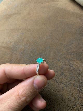 Anillo con esmeralda