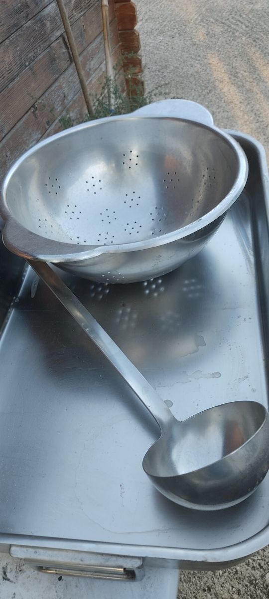 Teglia, colapasta e mestolo