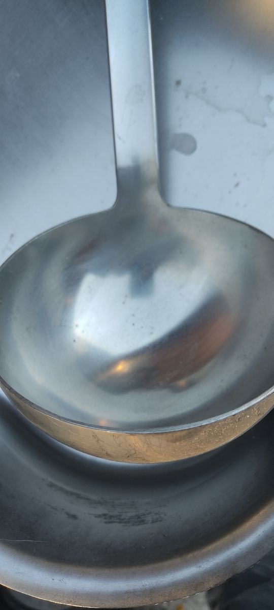 Teglia, colapasta e mestolo