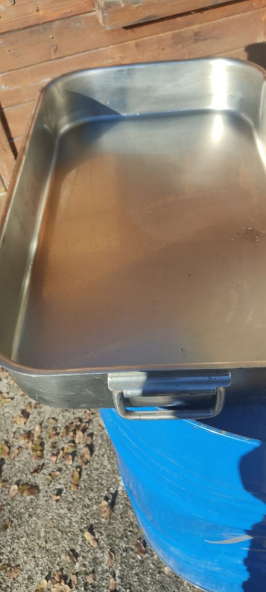 Teglia, colapasta e mestolo