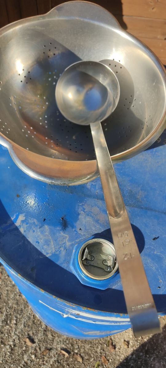 Teglia, colapasta e mestolo