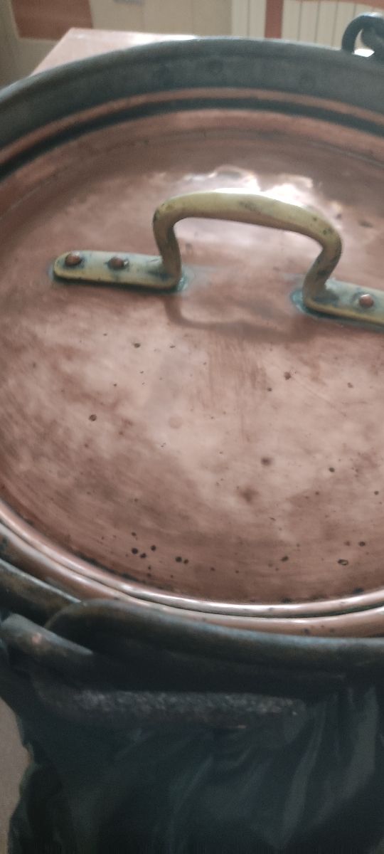 Due Caldaie in rame con coperchio