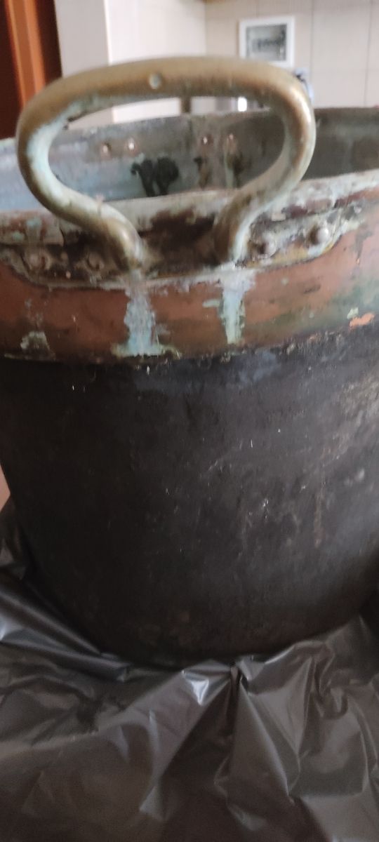 Due Caldaie in rame con coperchio