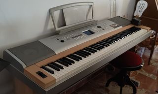 Vendo Piano Digital Portable Grand DGX-620 Yamaha