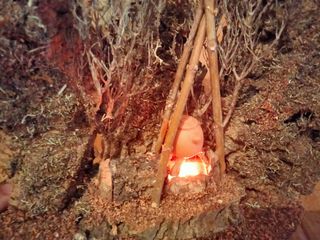 Olla caldero columnas romanas luz Belén