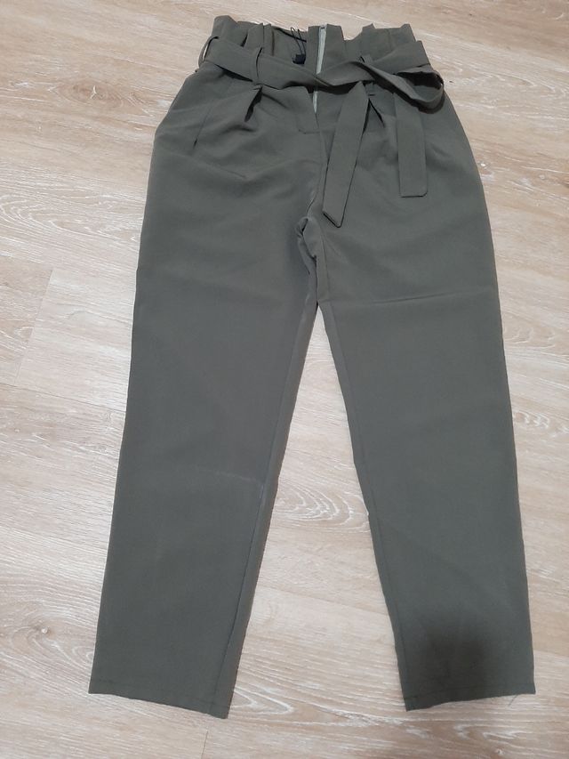 Pantaloni verdi militare
