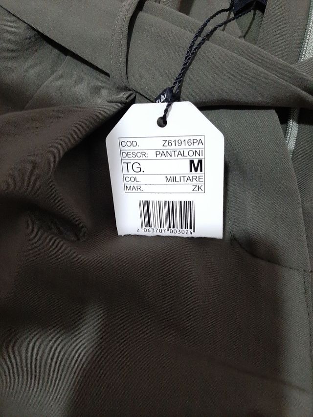 Pantaloni verdi militare