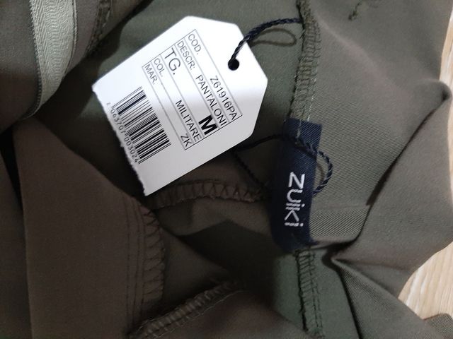 Pantaloni verdi militare