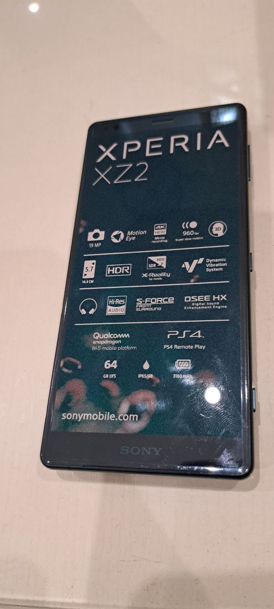 MAQUETA Sony Xperia XZ2