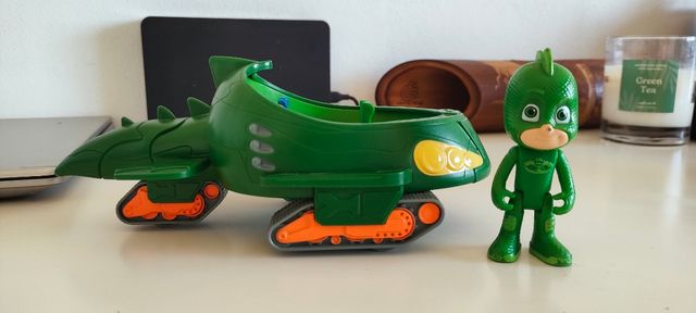 Muñeco y vehículo Gekko pjmask