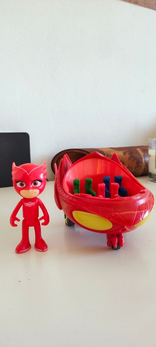 Muñeco y vehículo Buhita pj mask